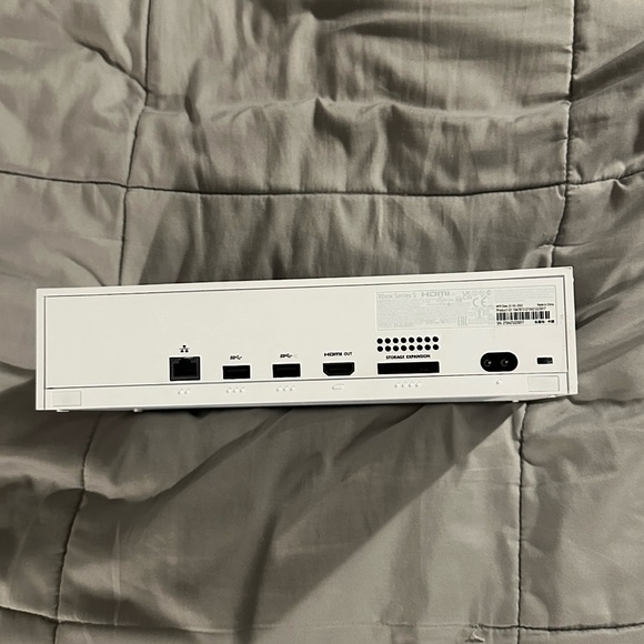 Microsoft Xbox Series S 512GB White System Console W/ White Controller & Cords - Picture 4 of 9